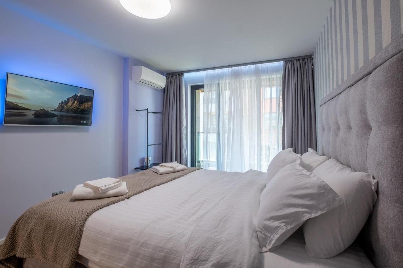 Emirates Lux Apartment And Parking Sofia Exterior photo